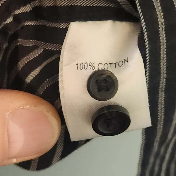 EUC Roundtree button down shirt - Picture 4 of 4